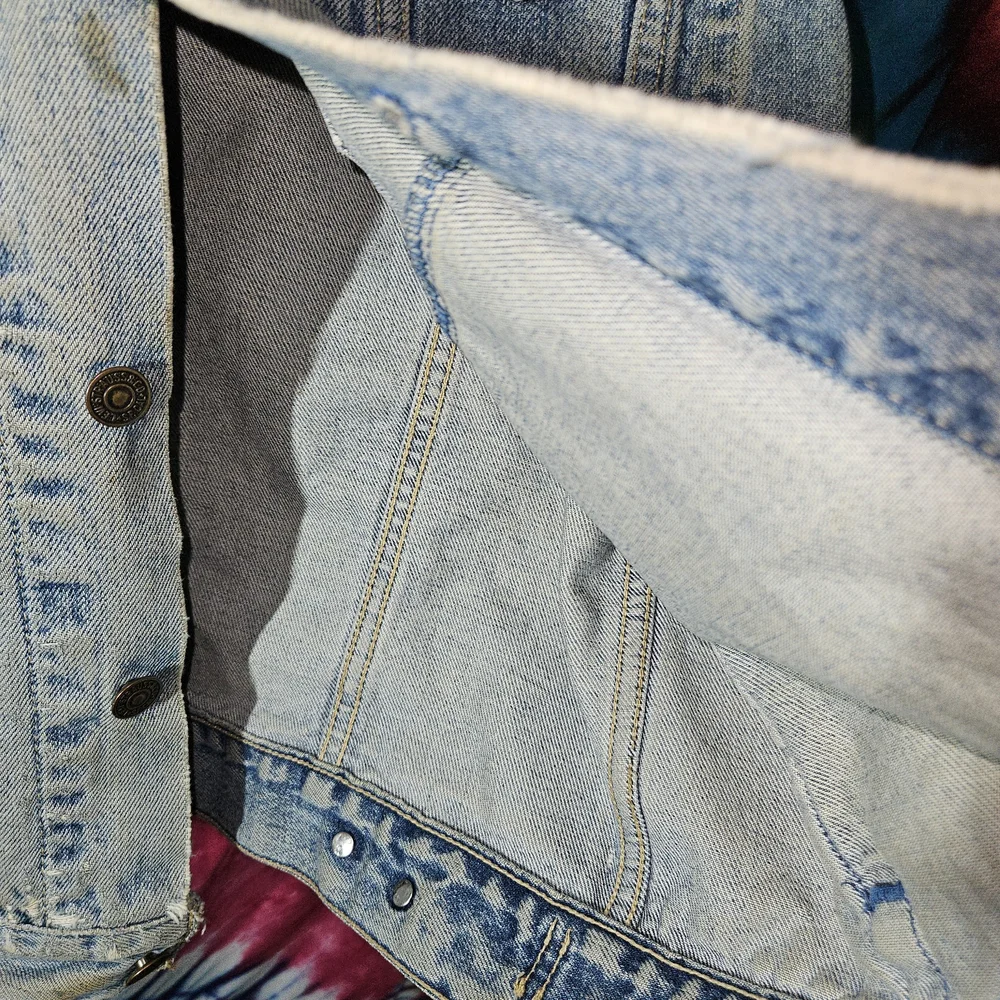 Levi's 80's Light Blue Distressed Denim Jacket Size L - Picture 6 of 16